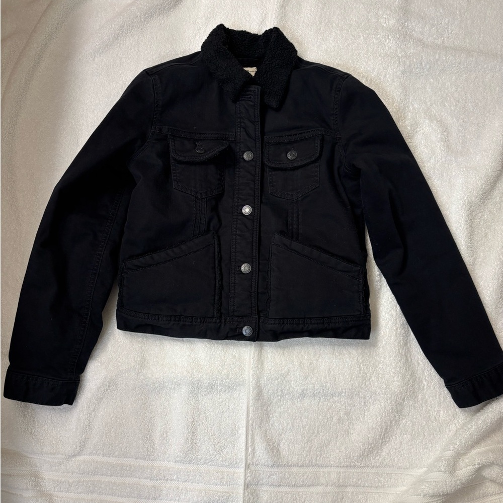 Stylish Black Denim Jacket with Sherpa Collar
